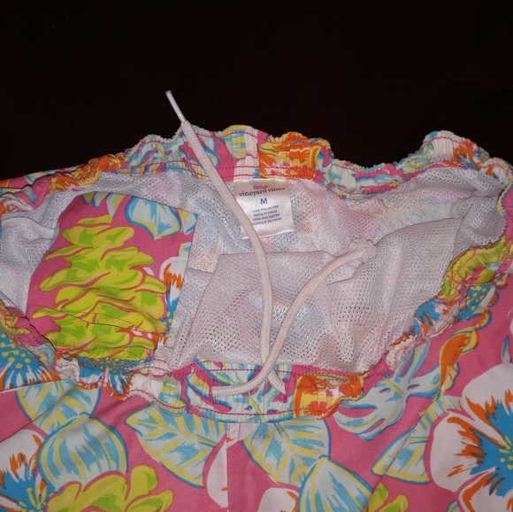 Vineyard Vines | Swim Trunks Hawaiian Floral Print Men's Size Medium - Picture 8 of 14